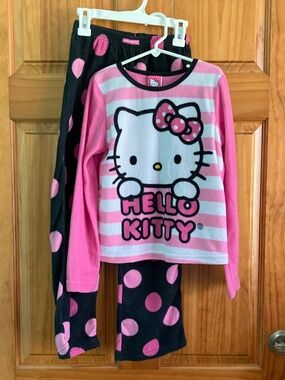 Hello Kitty girl’s size 10 soft and warm pink pajama set